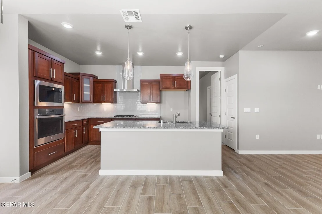 Photo of 15261 Composition Avenue