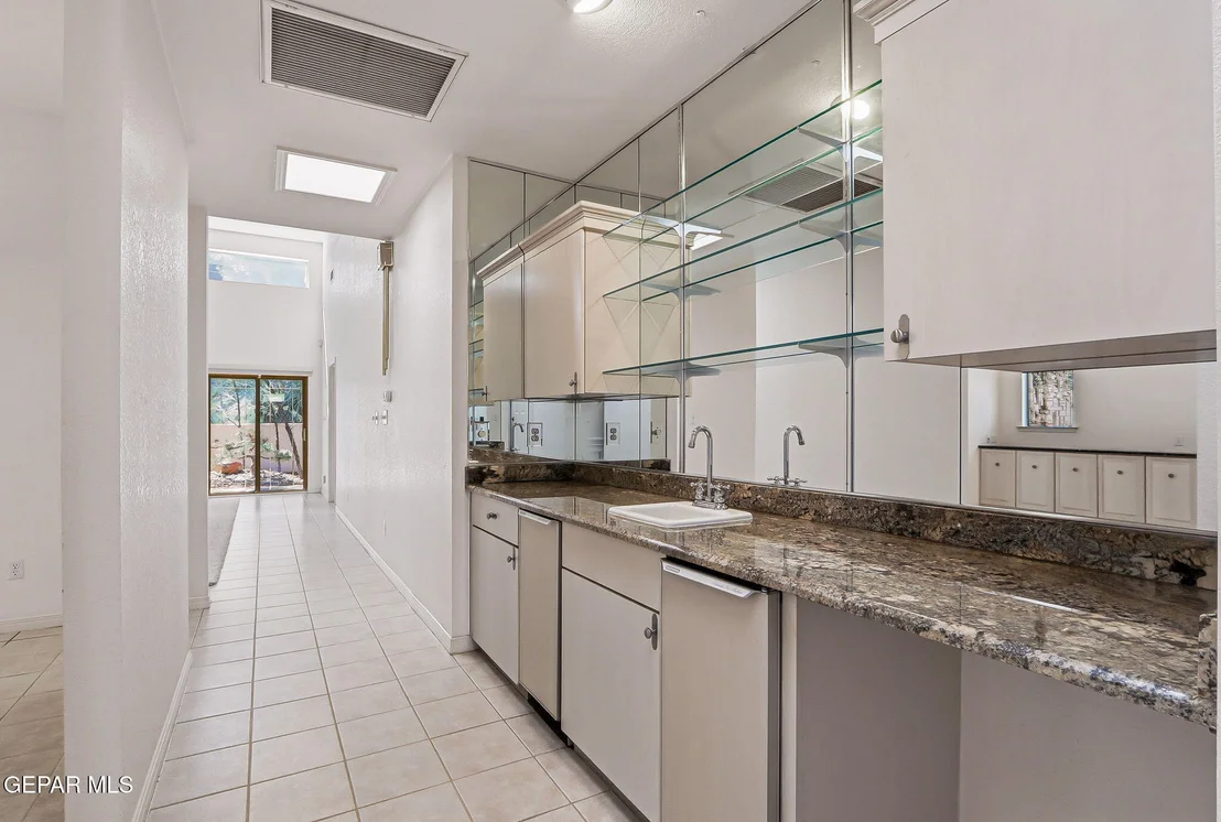 Photo of 1038 LOS JARDINES Circle