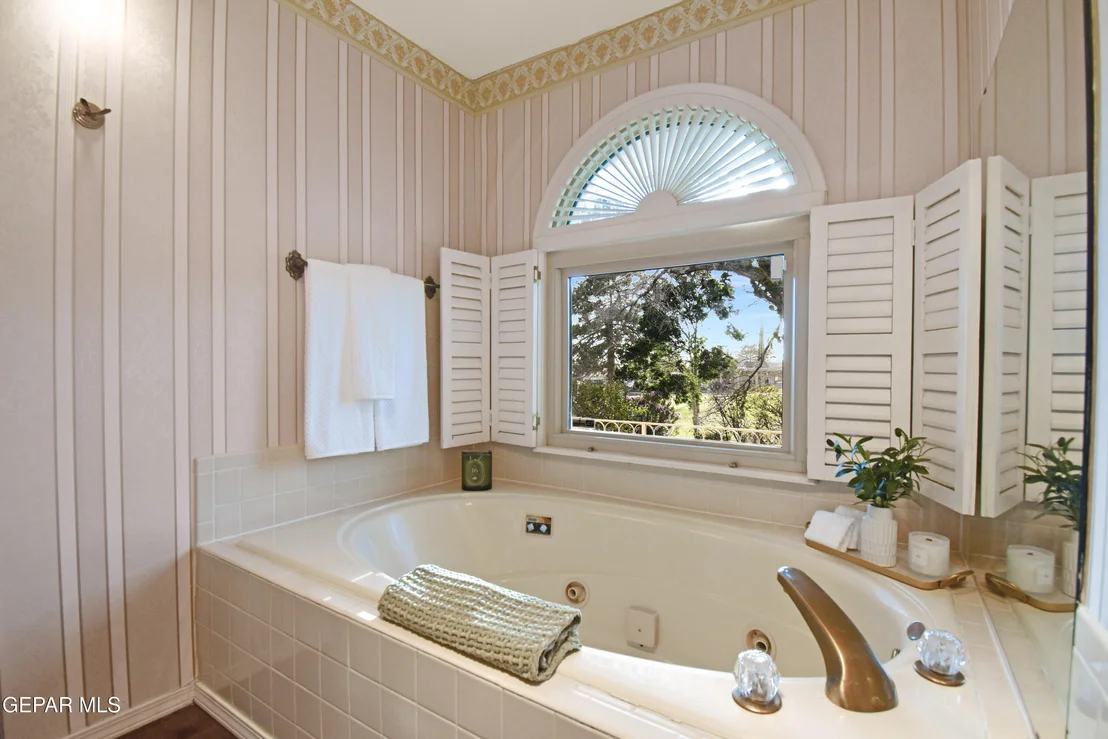 Photo of 849 River Oaks Drive