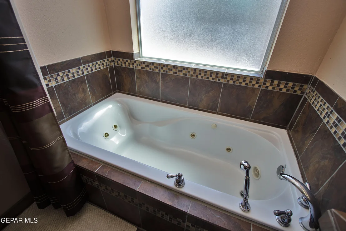 Photo of 920 TYLER SETH Avenue