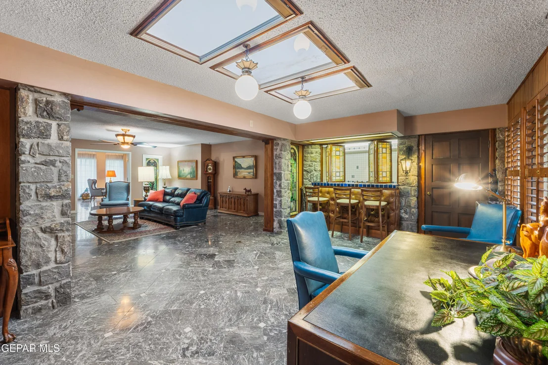 Photo of 6233 Meteor Way