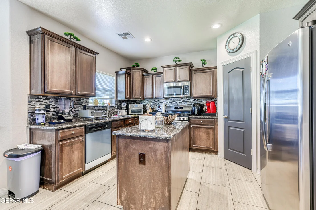 Photo of 6553 GEYSER Drive