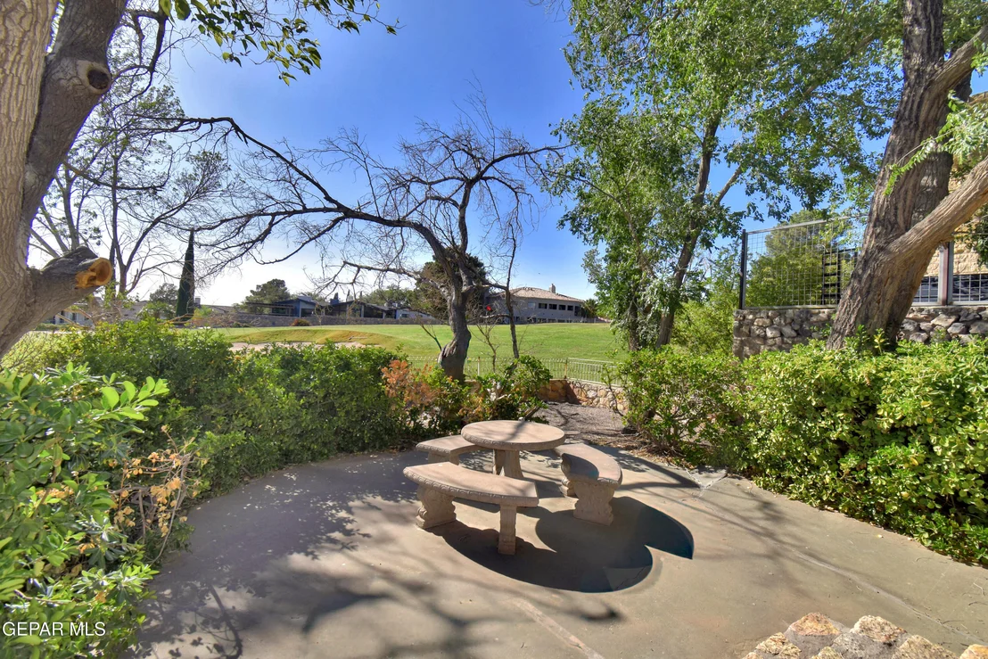 Photo of 849 River Oaks Drive