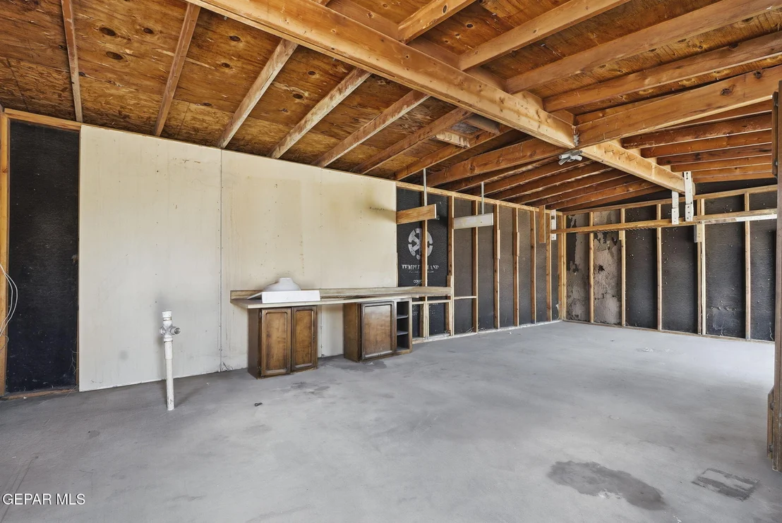 Photo of 8025 GILBERT Drive