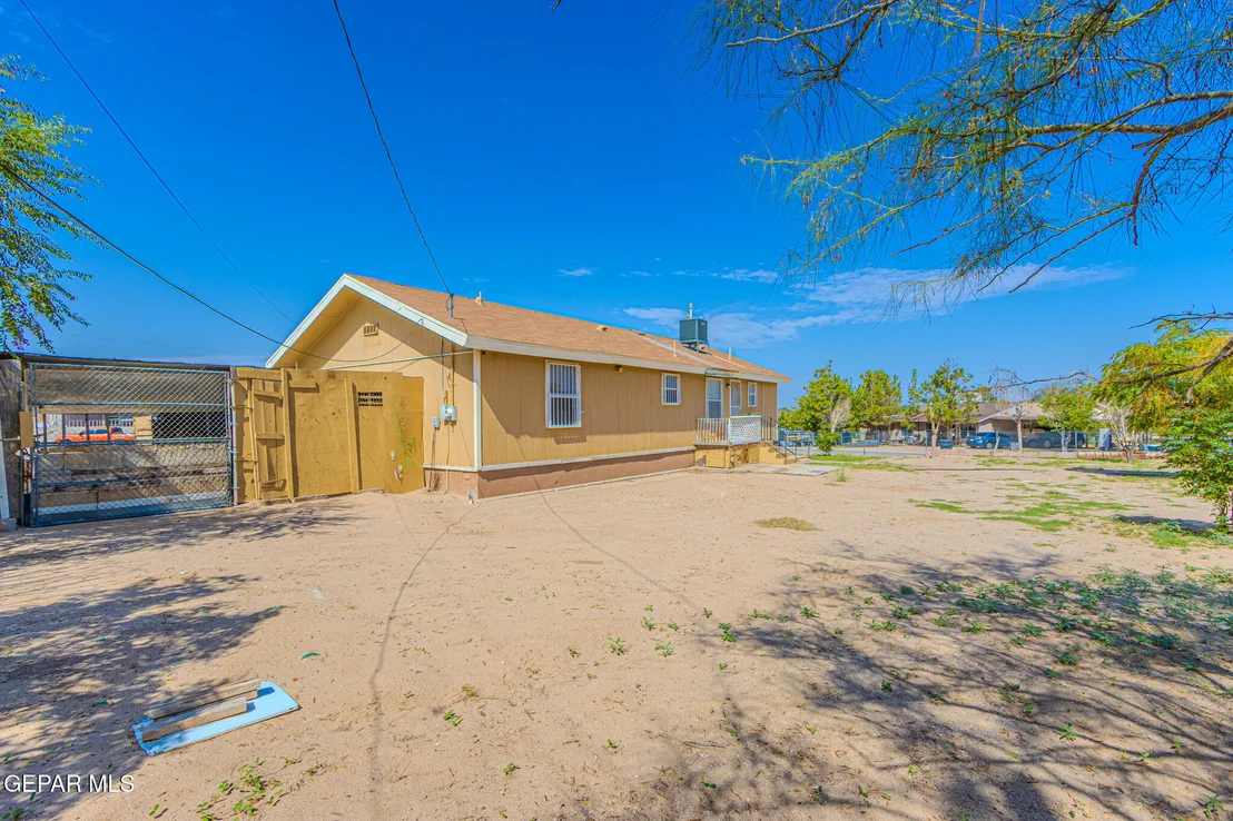 Photo of 1551 SEMINOLE Drive
