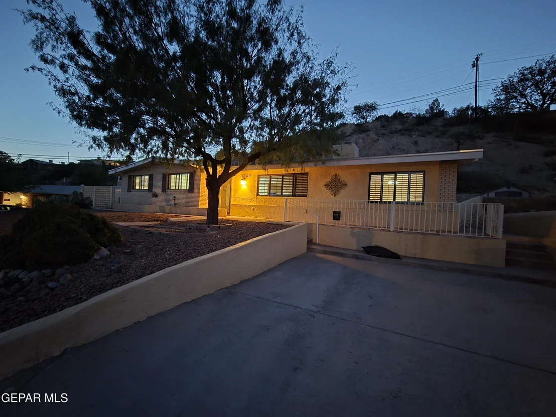 Photo of 4249 CANTERBURY Drive
