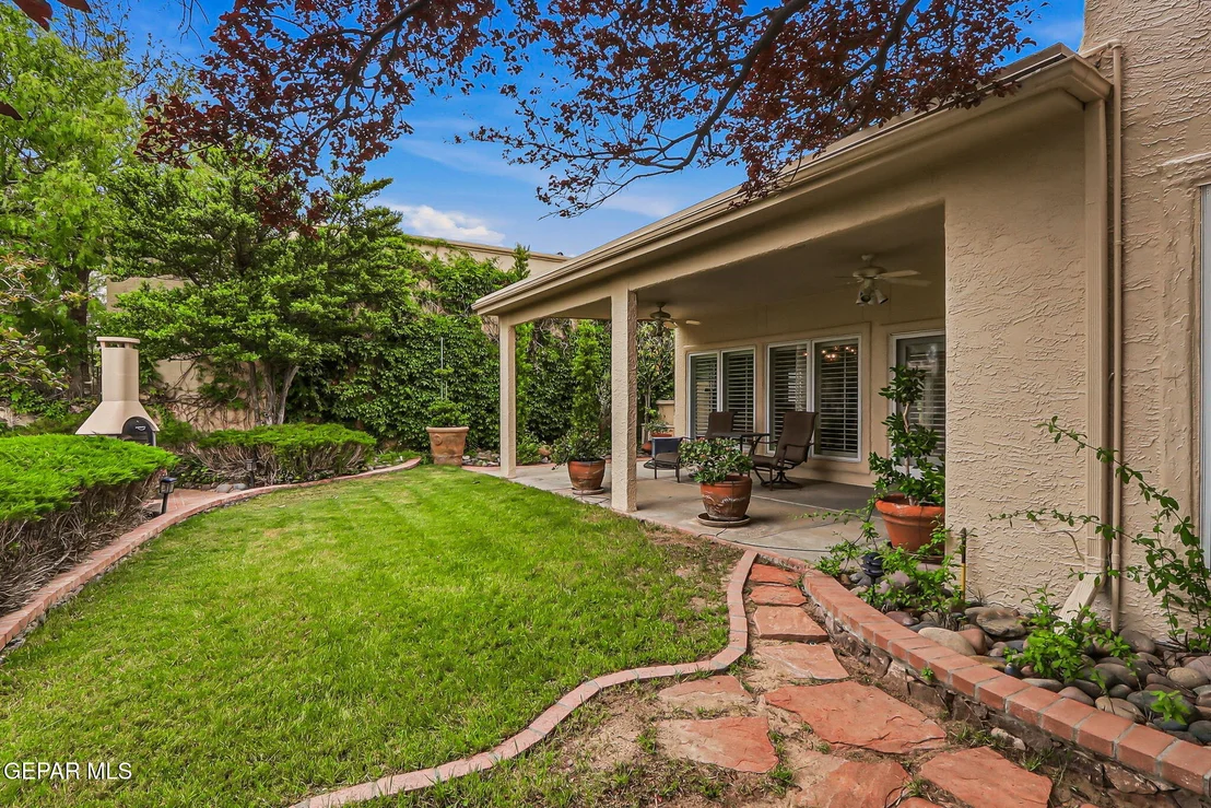 Photo of 1013 LOS JARDINES Circle