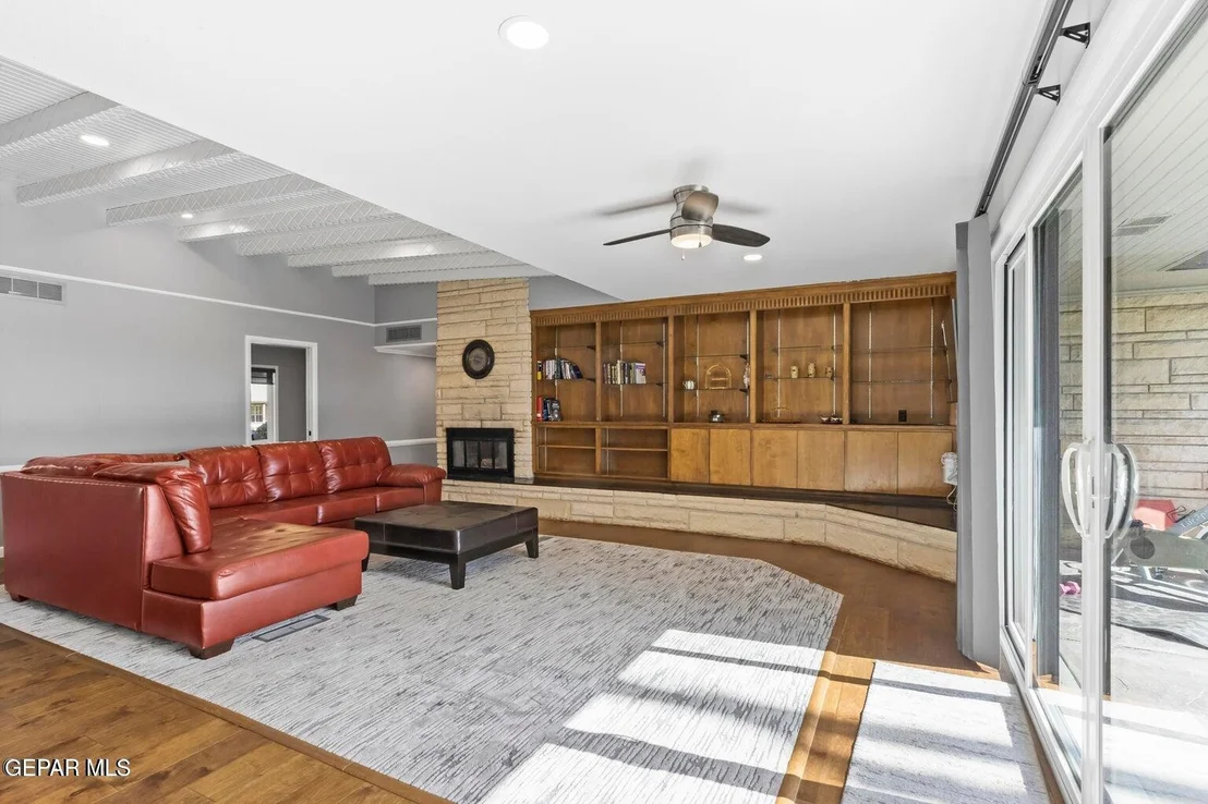 Photo of 409 SPRINGHILL Circle