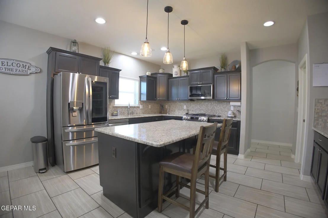 Photo of 987 GRANDEVOLE Drive