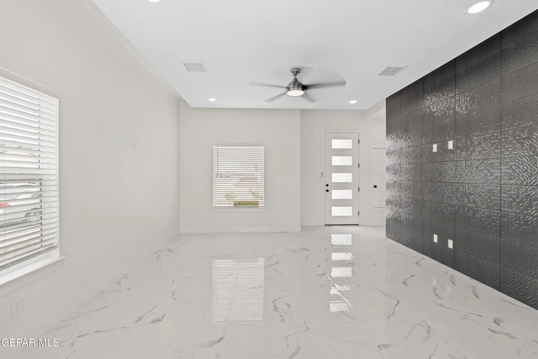 Photo of 3772 Scheme Place