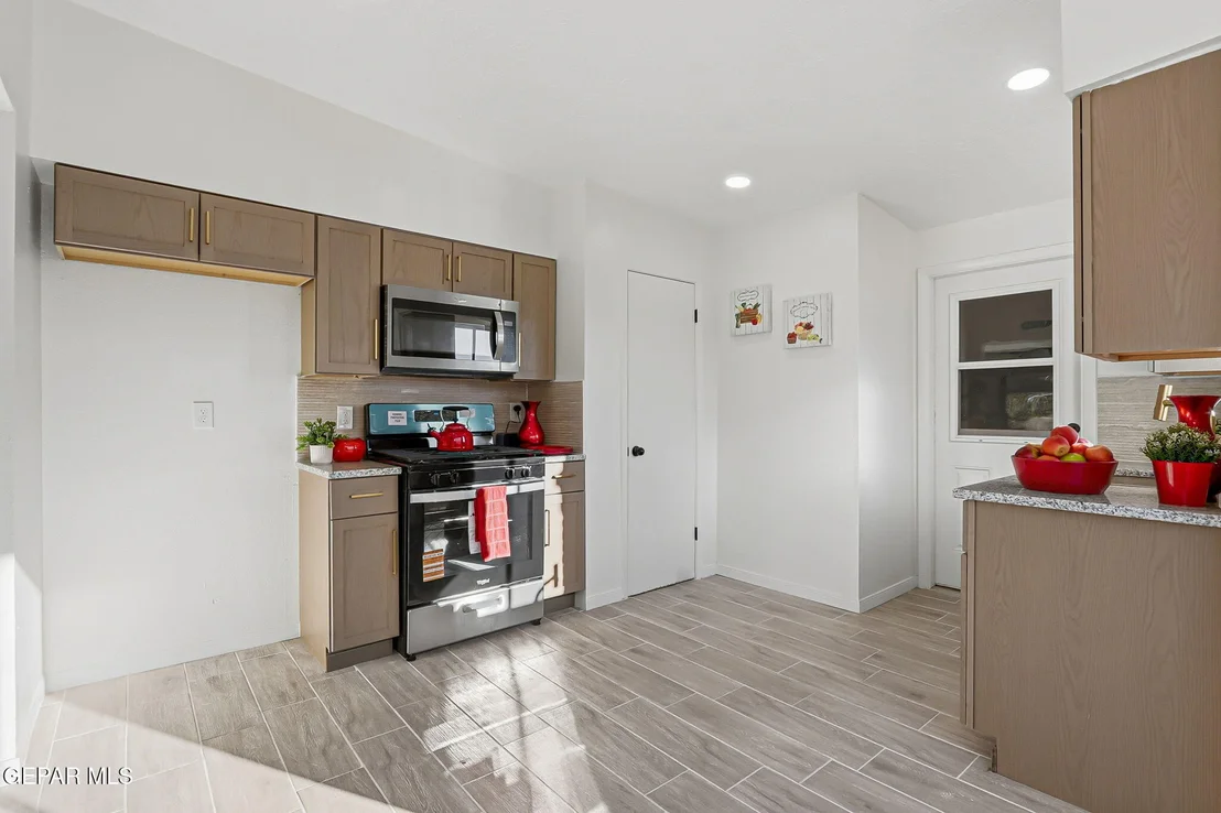 Photo of 113 W POINT Drive