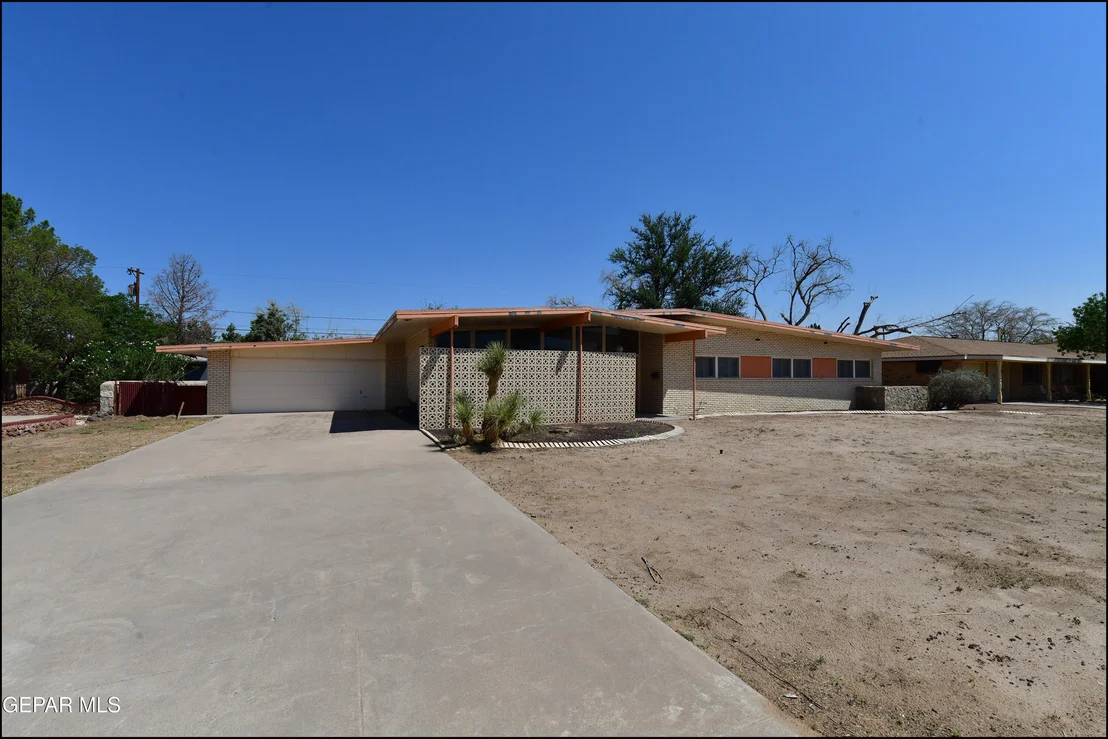 Photo of 9525 DESERT RIDGE Drive