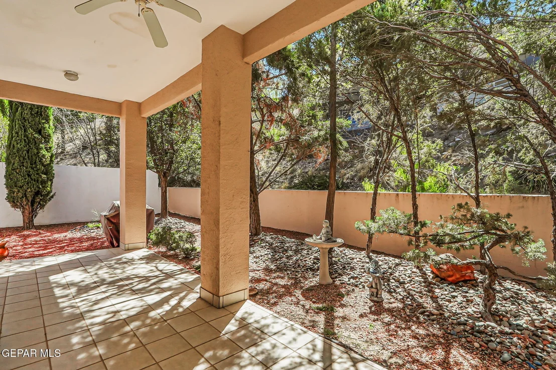 Photo of 1038 LOS JARDINES Circle