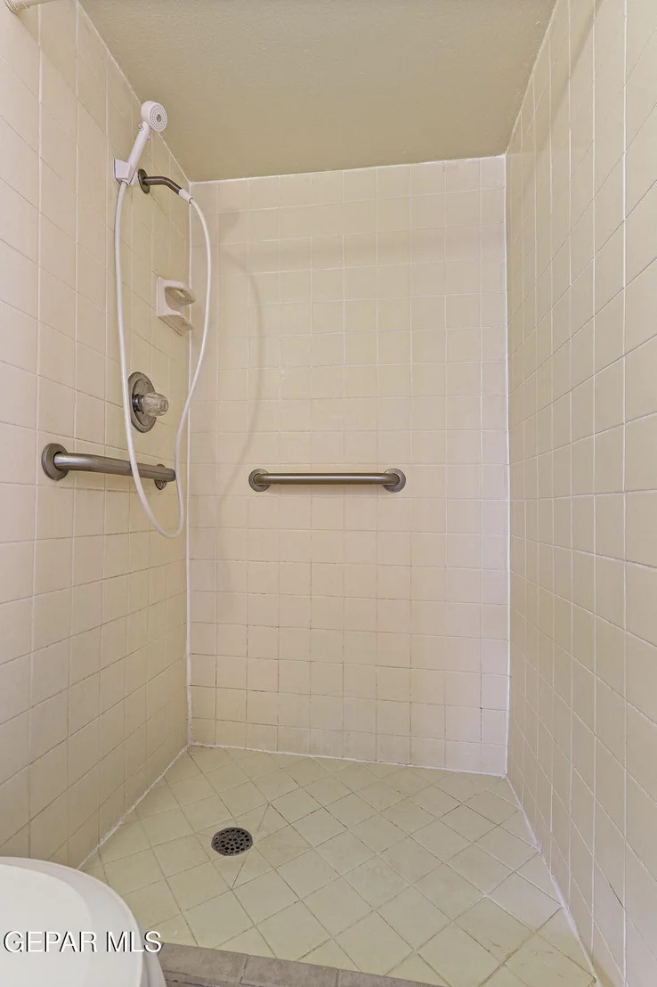 Photo of 233 MANUEL Drive