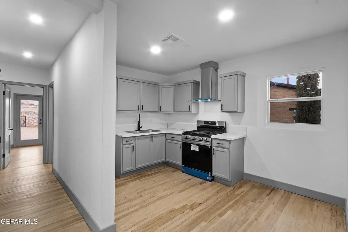 Photo of 3719 Jackson ave Avenue