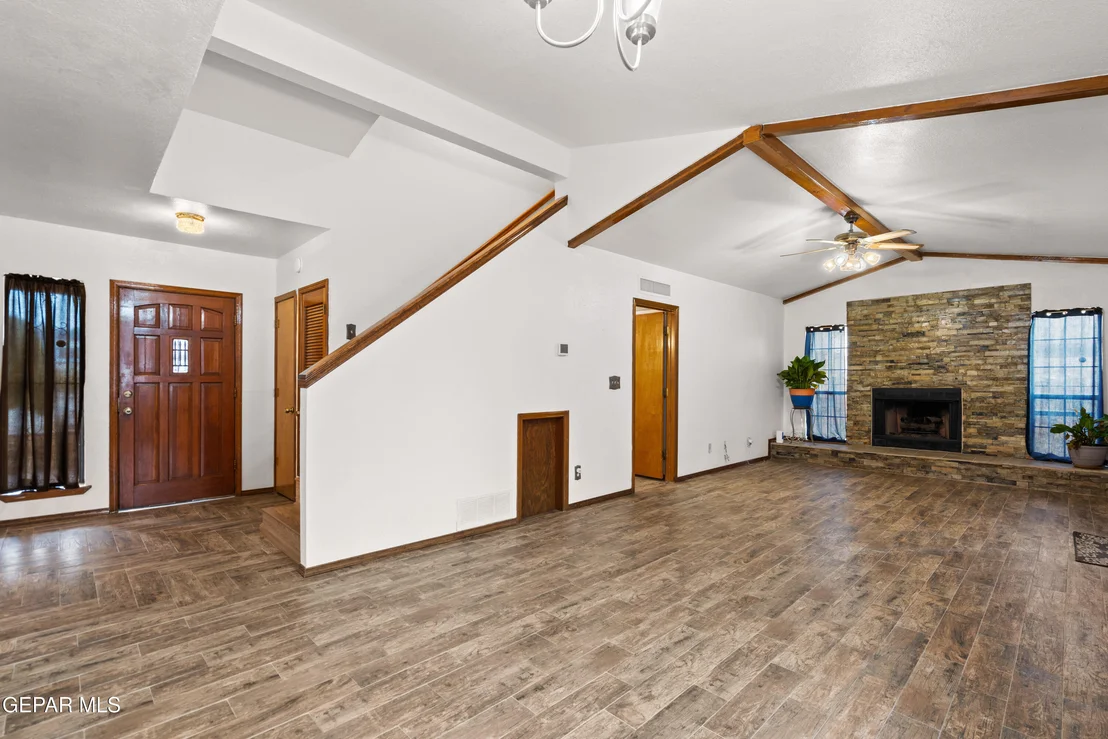 Photo of 1687 DANIELS Lane