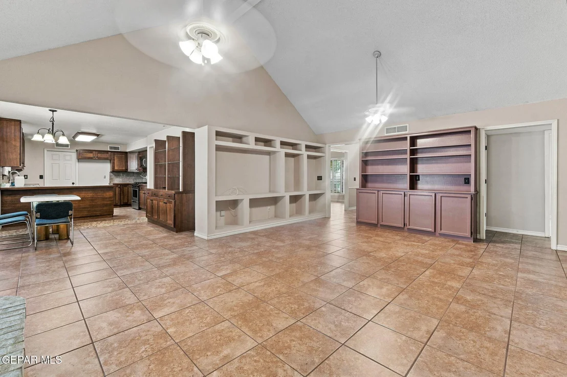 Photo of 860 HEMPSTEAD Drive