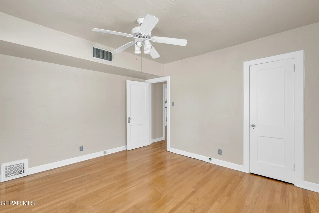Photo of 412 E BALTIMORE Drive