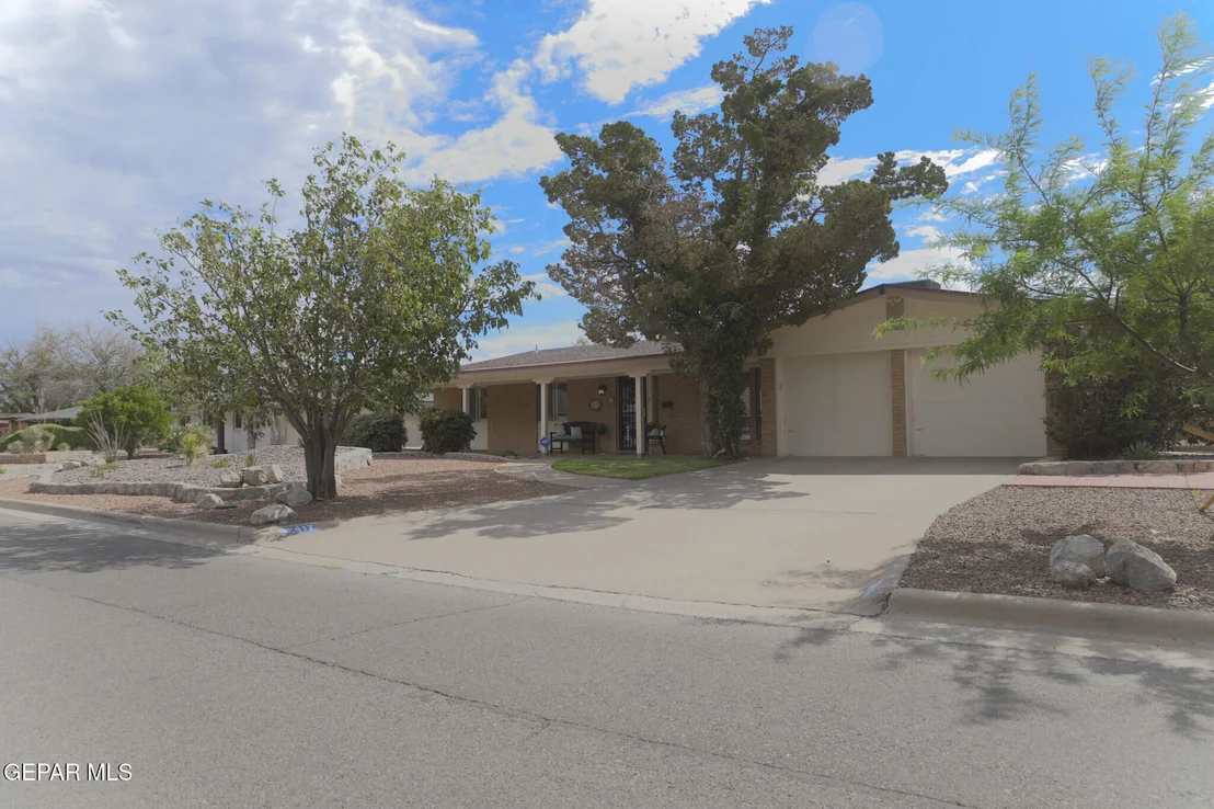 Photo of 417 INDIAN BLUFF Road
