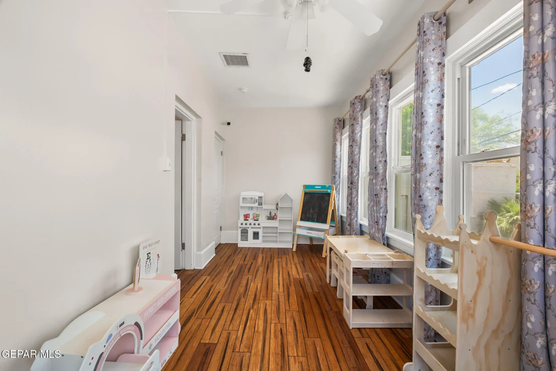 Photo of 1013 PARK Road