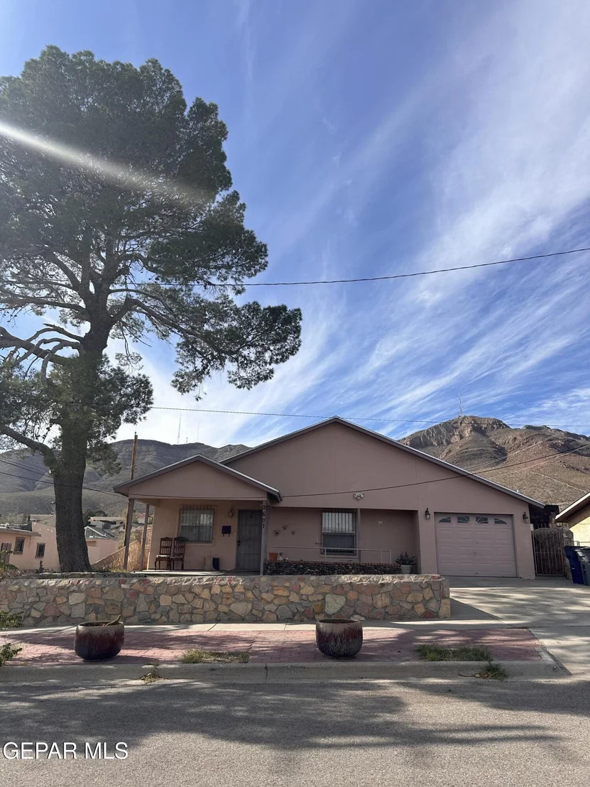 Photo of 2607 Elm Street