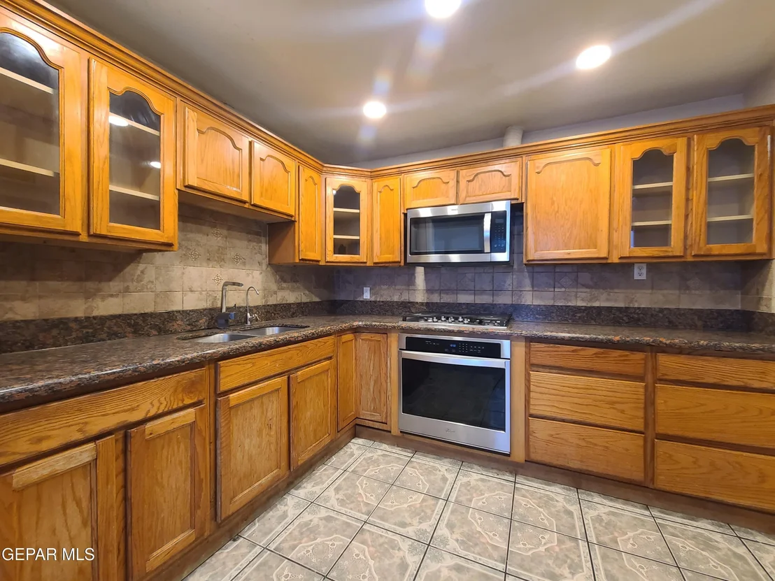 Photo of 1714 BANKER Road