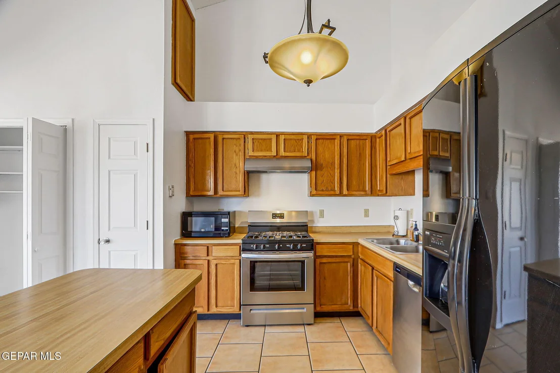 Photo of 10846 QUARTZ Street