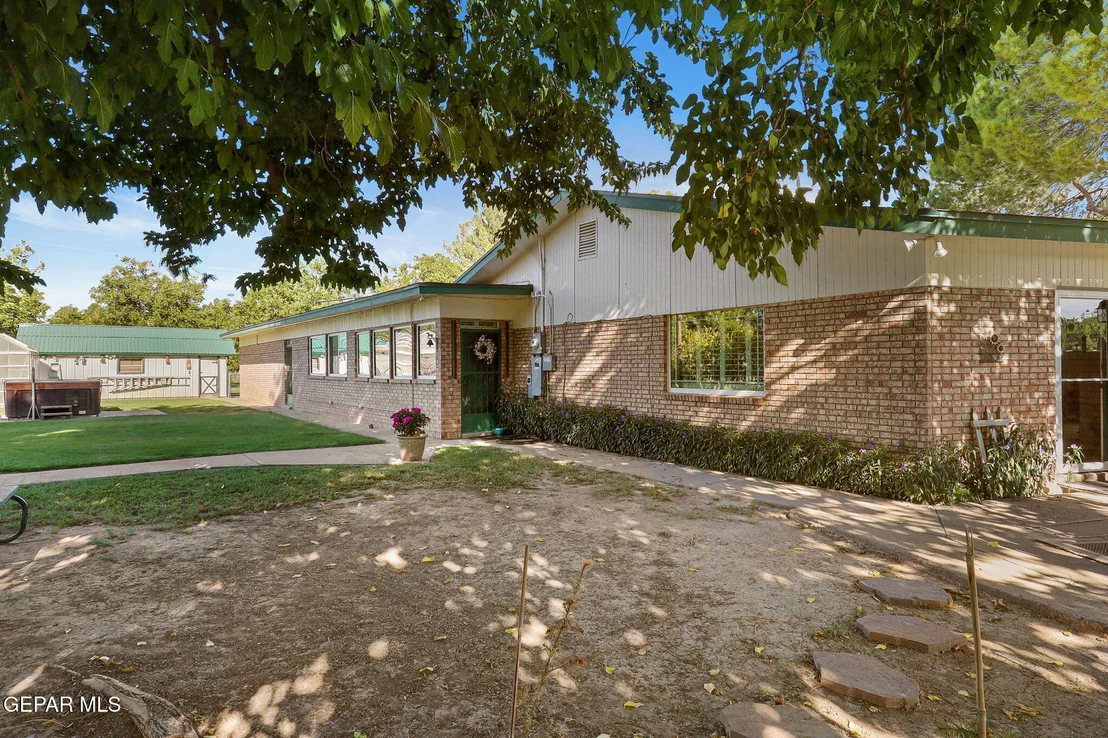 Photo of 136 LAURA GALE Drive
