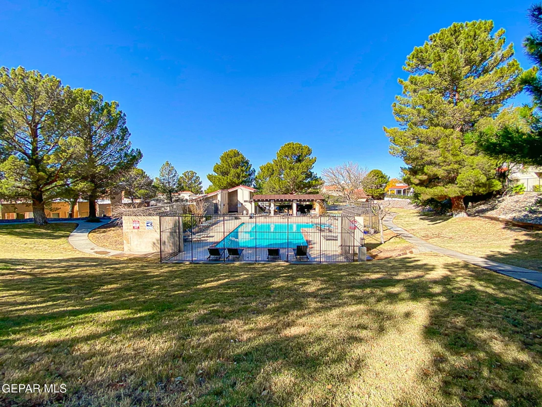 Photo of 1013 LOS JARDINES Circle