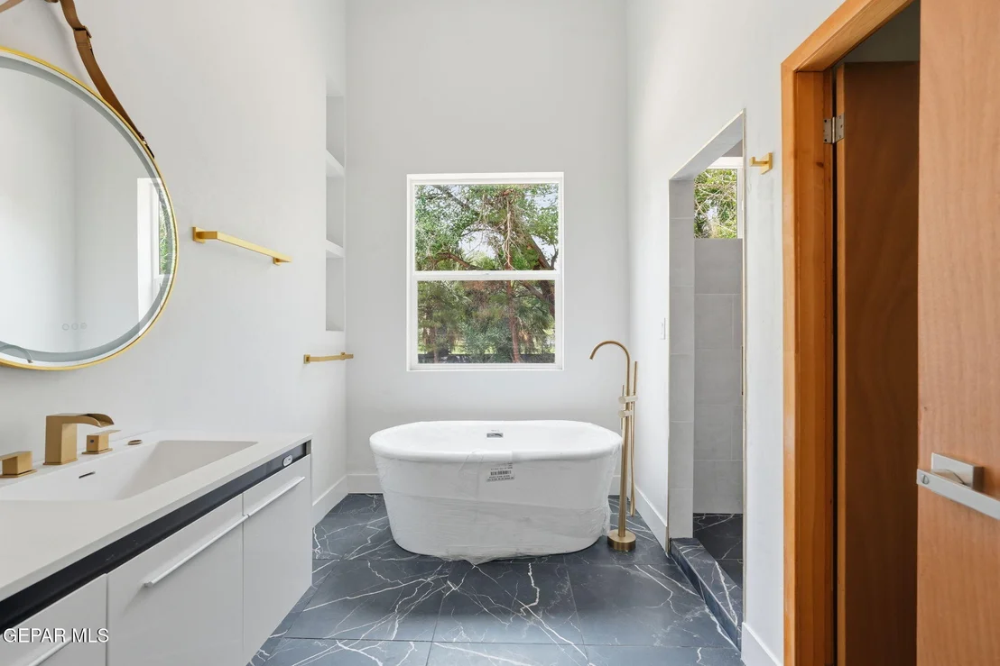 Photo of 115 BIRD Avenue