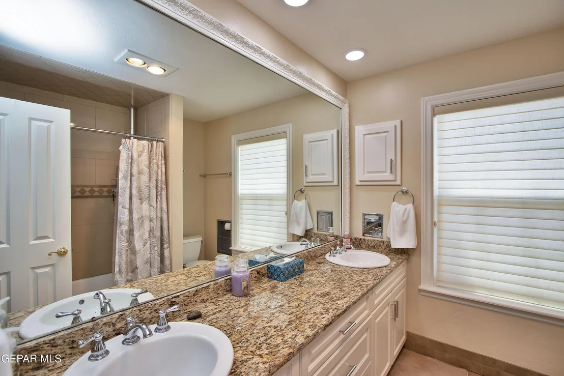 Photo of 517 Stonebluff Road