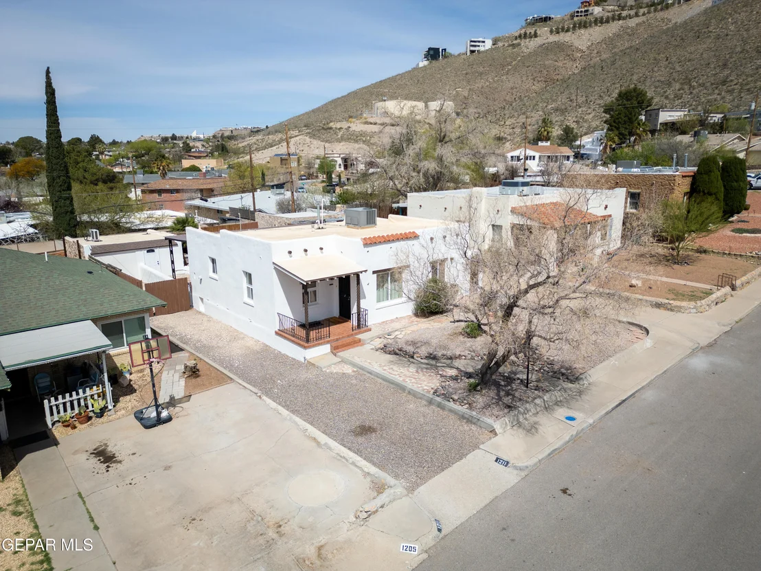Photo of 1211 MESITA Drive