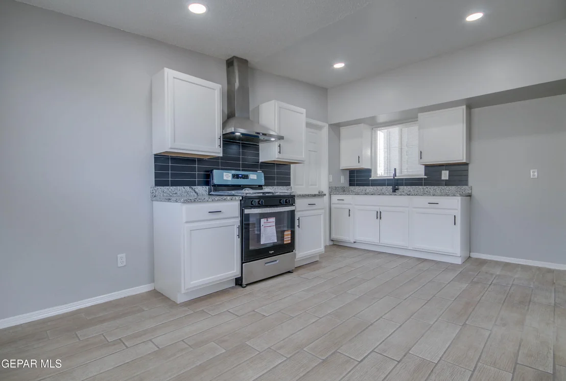 Photo of 6012 SINCLAIR Street