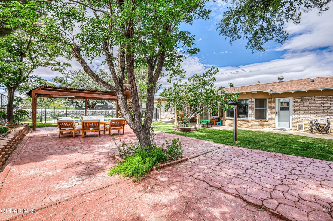 Photo of 708 SOMERSET Drive