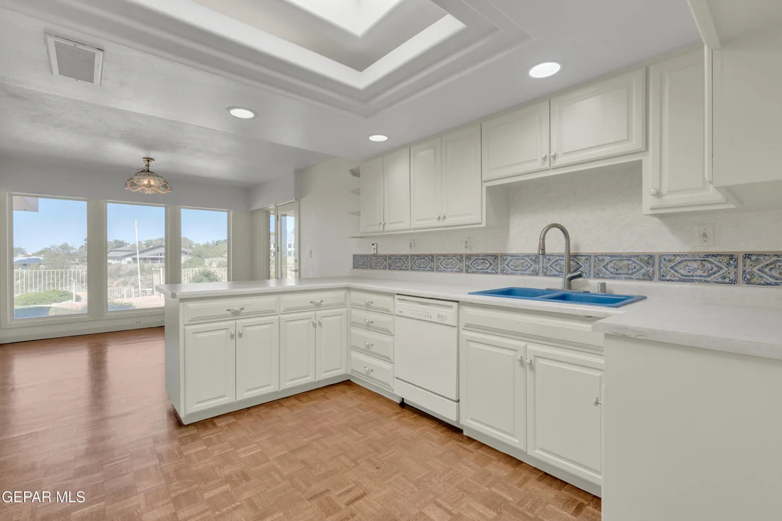 Photo of 913 THUNDERBIRD Drive