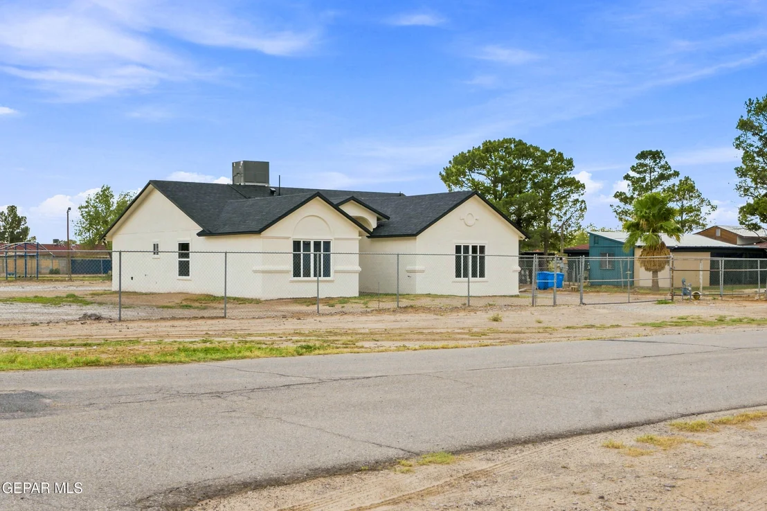 Photo of 11571 Riverside Road