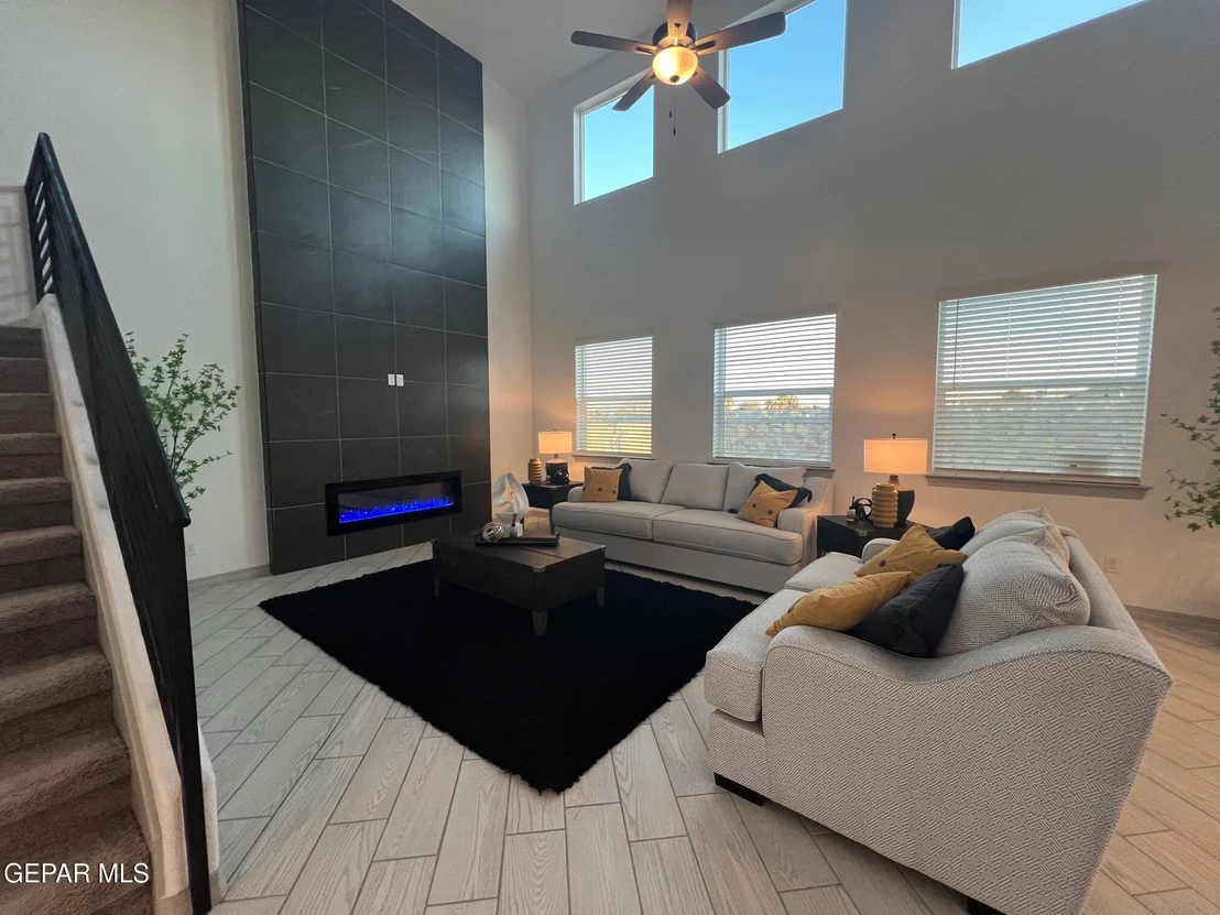 Photo of 564 Oakmont Place