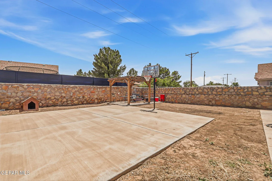 Photo of 616 VILLAS DEL VALLE Road