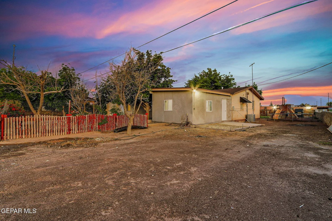 Photo of 171 HOLGUIN Avenue