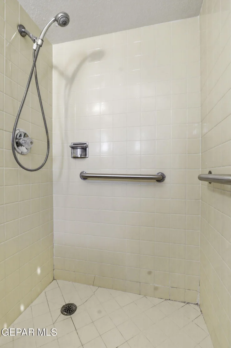 Photo of 8025 GILBERT Drive
