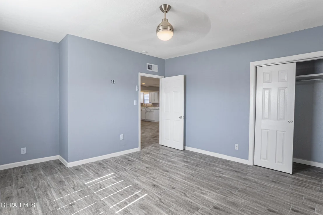 Photo of 3550 VANDERVEER Drive
