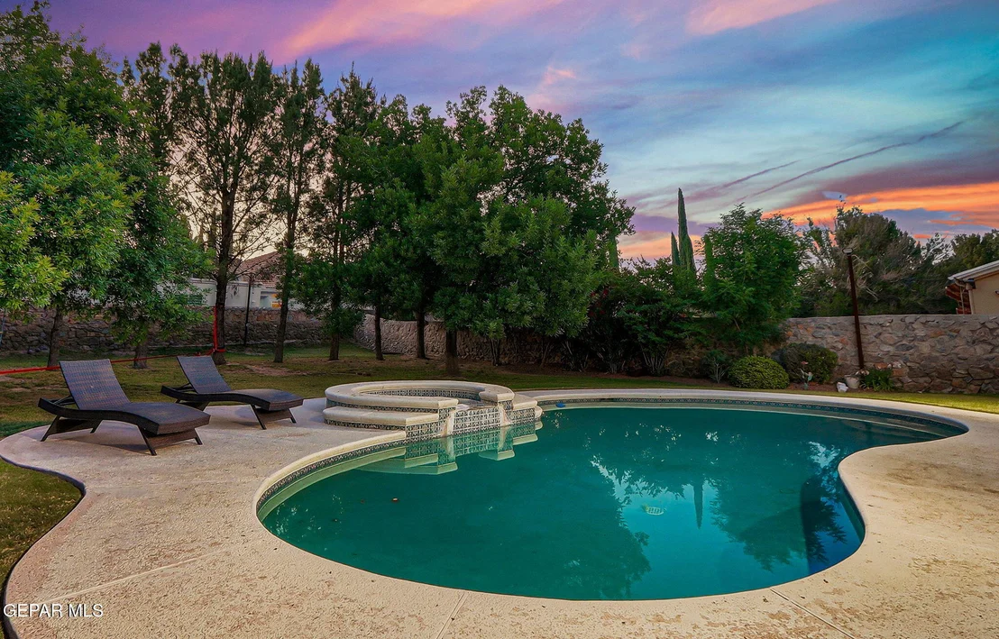 Photo of 533 ROSINANTE Road