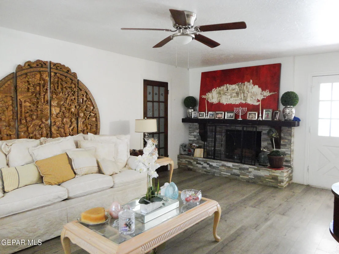 Photo of 624 DE LEON Drive
