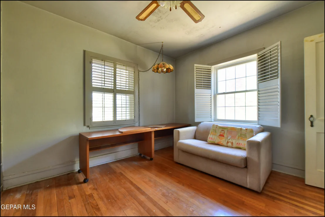 Photo of 912 MESITA Drive