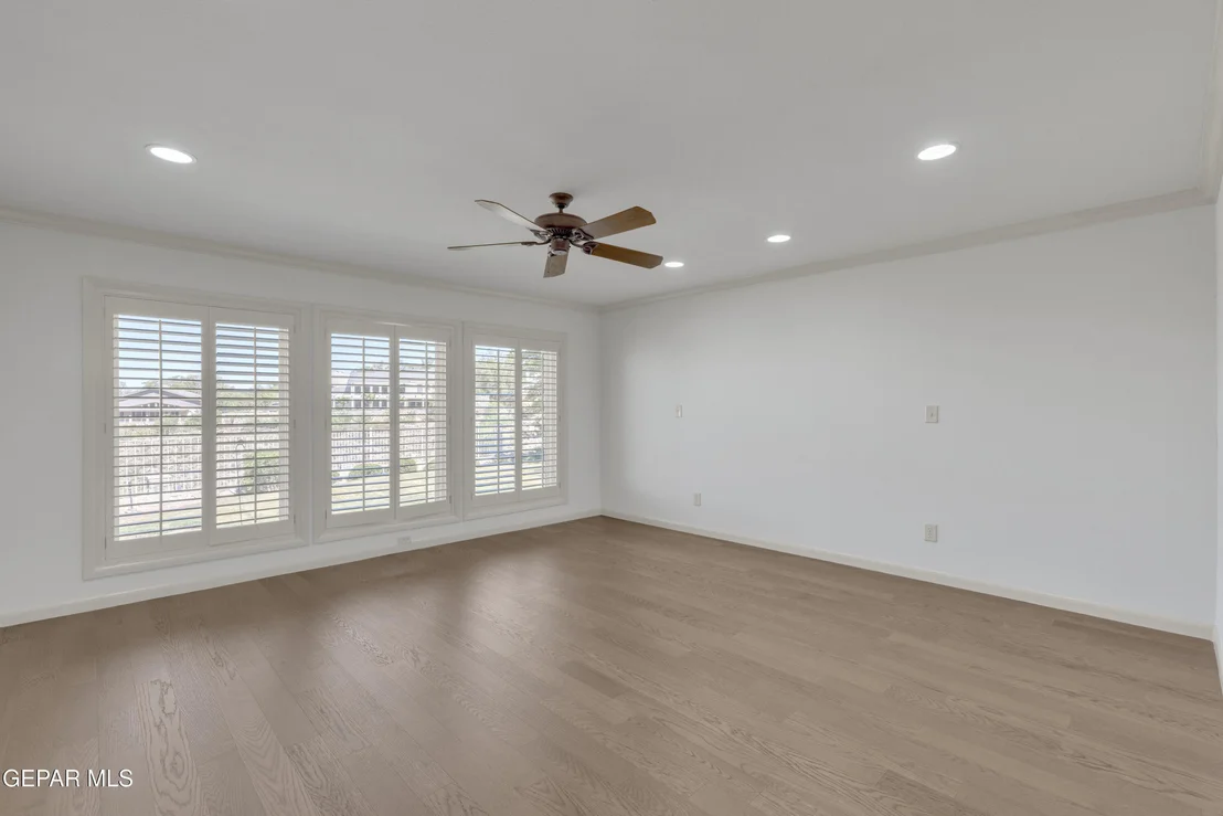 Photo of 913 THUNDERBIRD Drive