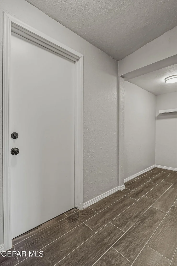 Photo of 261 GLADYS Avenue