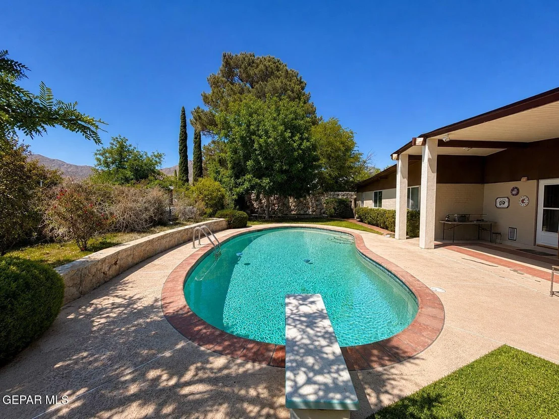 Photo of 6833 LA CADENA Drive