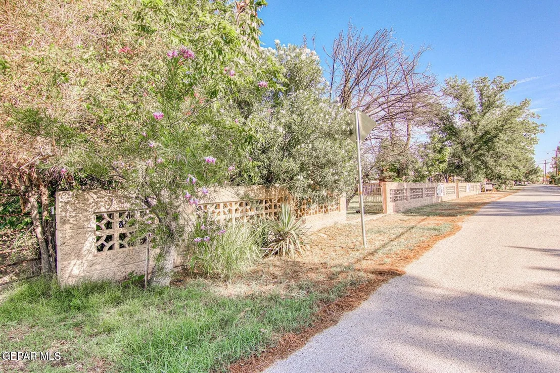 Photo of 915 Sparks Circle
