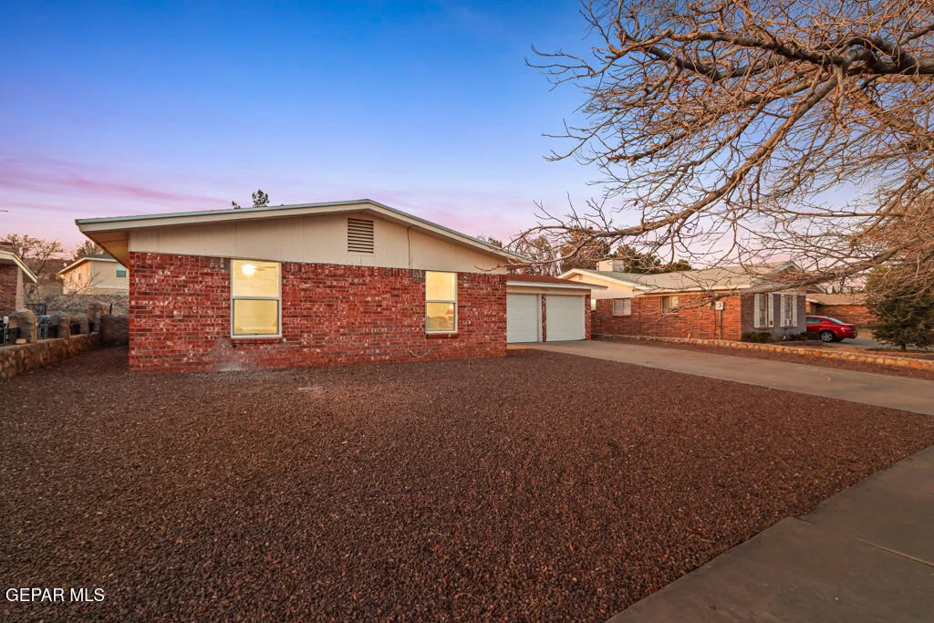 Photo of 10053 Foothill Drive