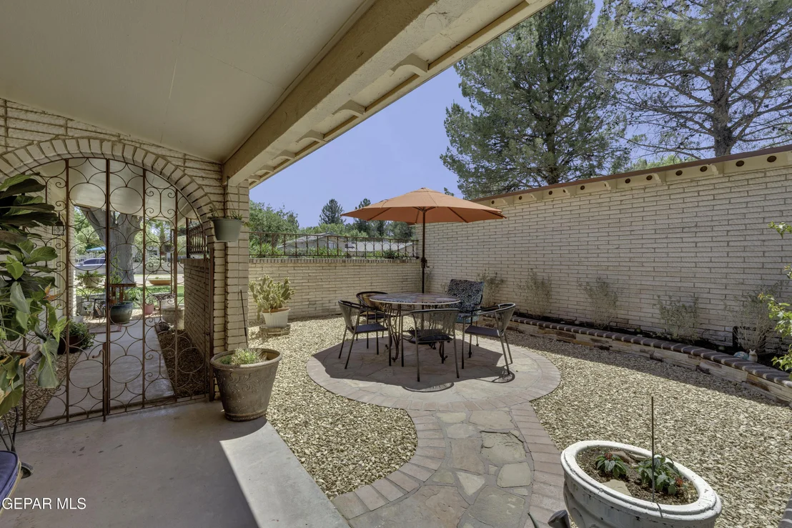 Photo of 801 MONTCLAIR Drive